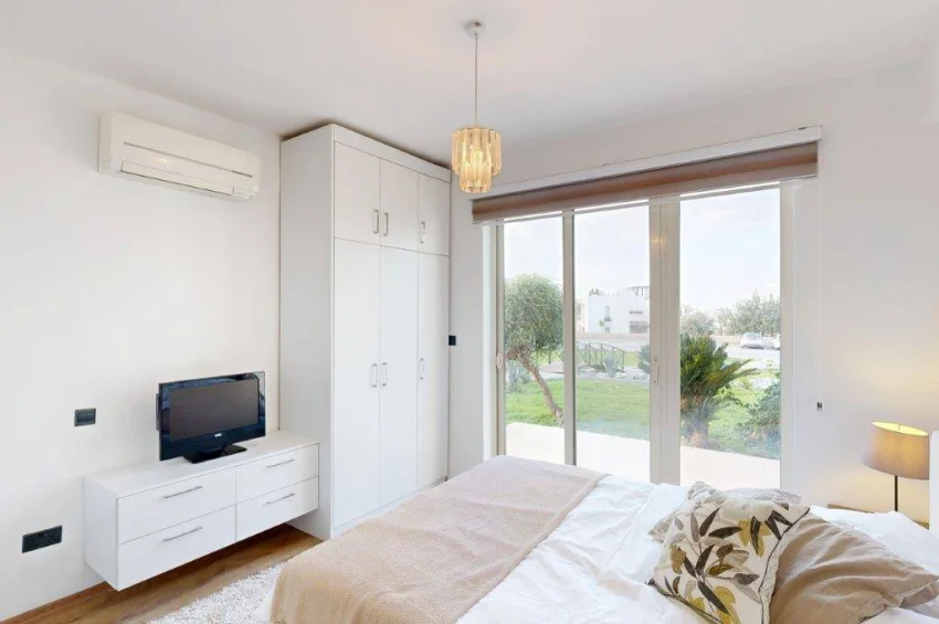 Odnowiony apartament 3 sypialnie na parterze z ogrodem i Turtle Bay Village, Esentepe, z widokiem na morze