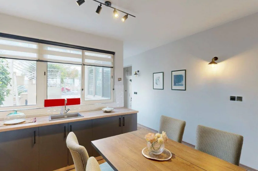 Odnowiony apartament 3 sypialnie na parterze z ogrodem i Turtle Bay Village, Esentepe, z widokiem na morze