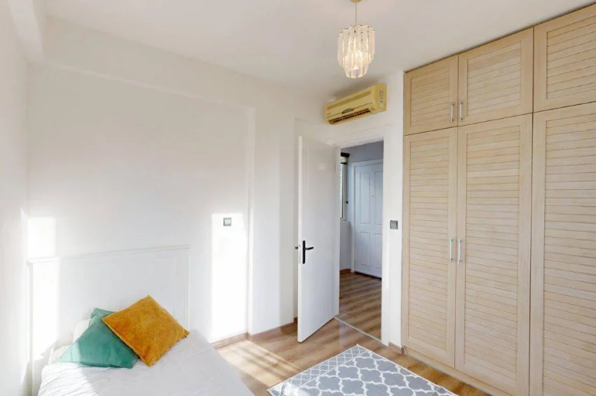 Odnowiony apartament 3 sypialnie na parterze z ogrodem i Turtle Bay Village, Esentepe, z widokiem na morze