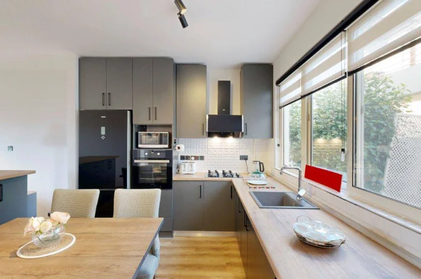 Odnowiony apartament 3 sypialnie na parterze z ogrodem i Turtle Bay Village, Esentepe, z widokiem na morze