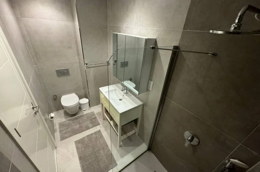 2 Schlafzimmer Gartenwohnung in Küçük Erenköy, direkt am Pool, mit großer Terrasse, 180 m zum Strand