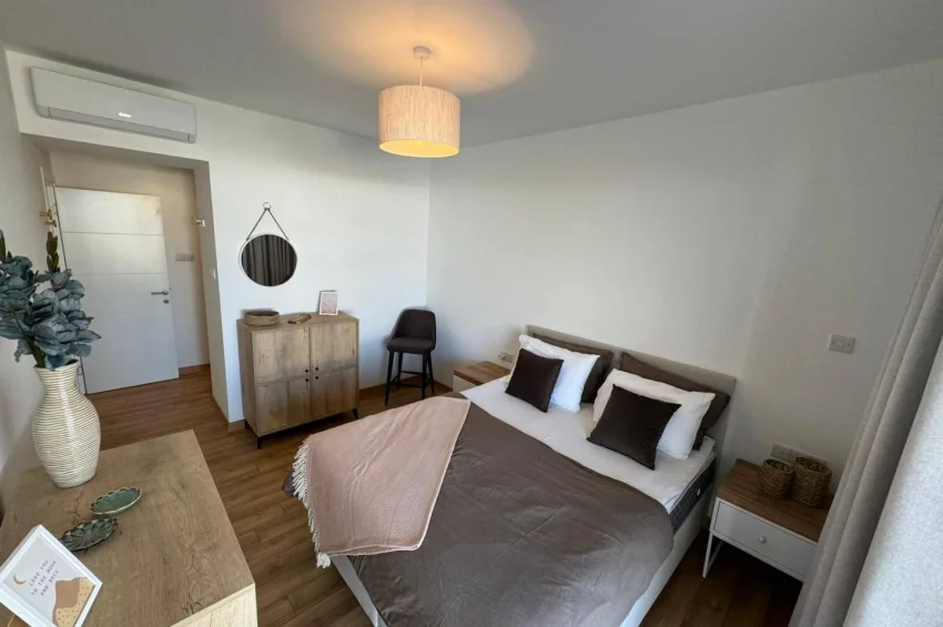 2 Schlafzimmer Gartenwohnung in Küçük Erenköy, direkt am Pool, mit großer Terrasse, 180 m zum Strand
