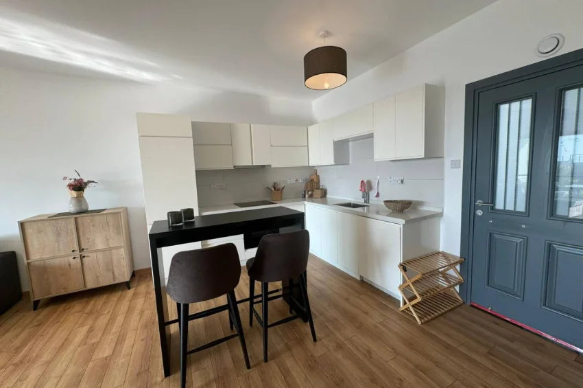 2 Schlafzimmer Gartenwohnung in Küçük Erenköy, direkt am Pool, mit großer Terrasse, 180 m zum Strand