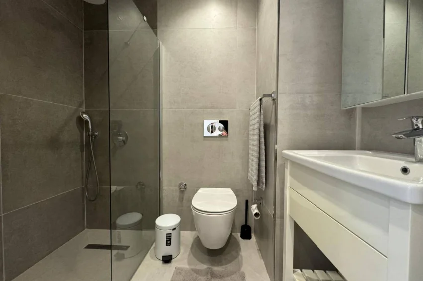 2 Schlafzimmer Gartenwohnung in Küçük Erenköy, direkt am Pool, mit großer Terrasse, 180 m zum Strand