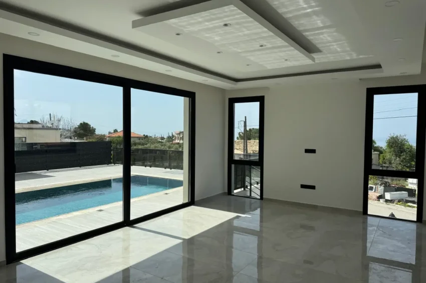4+1-villa i Esentepe med havsutsikt och modern arkitektur