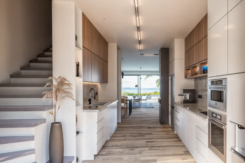 Lyxvilla med 4 sovrum, infinitypool, takterrass och privat trädgård