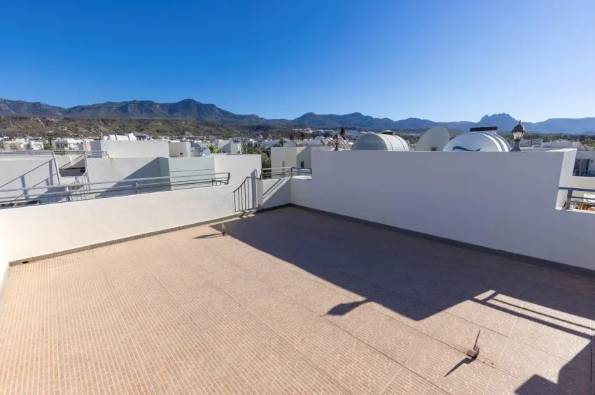 Penthouse mit Meerblick und 2 Schlafzimmern in Esentepe – Sicheres Wohnen und ausgewogene Investmentchance