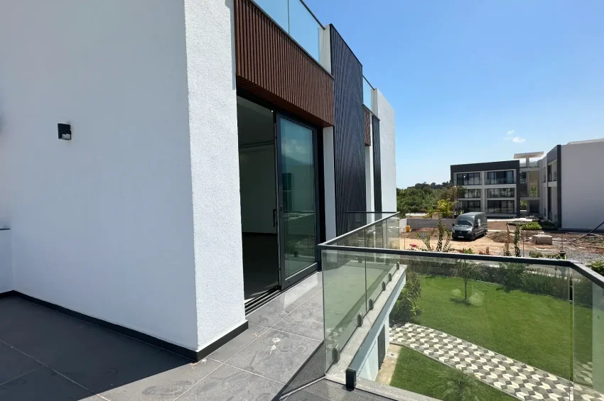 4 Bedroom Villa for Sale in Karşıyaka, Kyrenia, Walking Distance to the Sea, Access to 5★ Complex Facilities