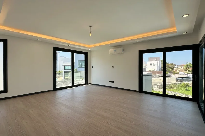 4 Bedroom Villa for Sale in Karşıyaka, Kyrenia, Walking Distance to the Sea, Access to 5★ Complex Facilities
