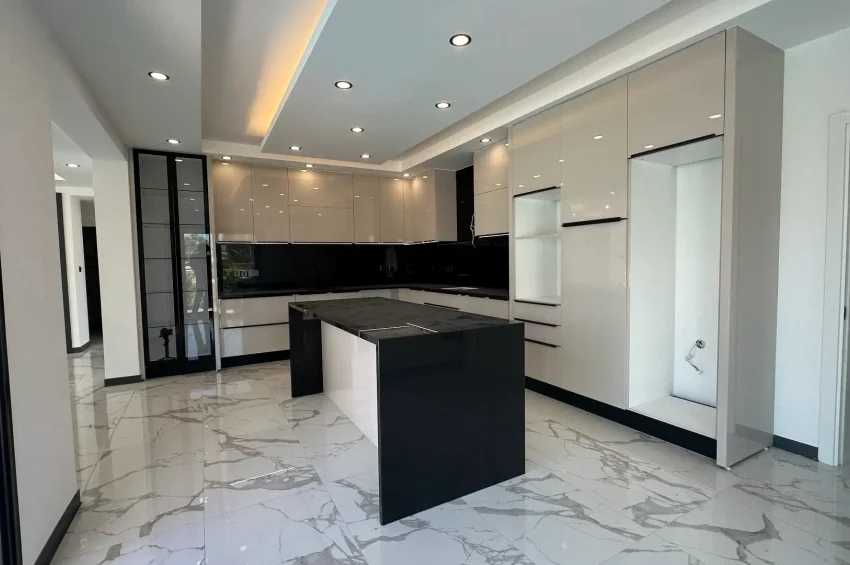 4 Bedroom Villa for Sale in Karşıyaka, Kyrenia, Walking Distance to the Sea, Access to 5★ Complex Facilities