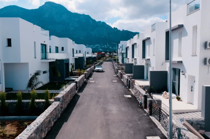 4 Bedroom Villa for Sale in Karşıyaka, Kyrenia, Walking Distance to the Sea, Access to 5★ Complex Facilities