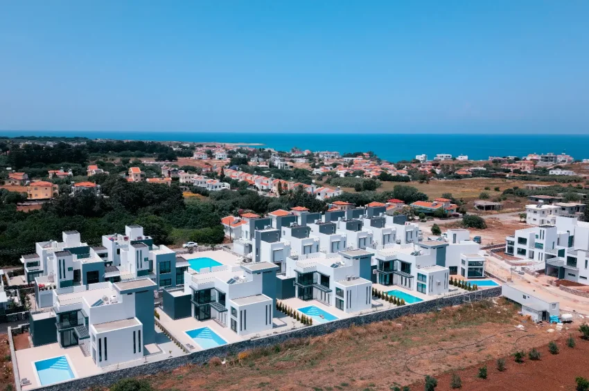 4 Bedroom Villa for Sale in Karşıyaka, Kyrenia, Walking Distance to the Sea, Access to 5★ Complex Facilities