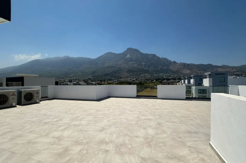 4 Bedroom Villa for Sale in Karşıyaka, Kyrenia, Walking Distance to the Sea, Access to 5★ Complex Facilities