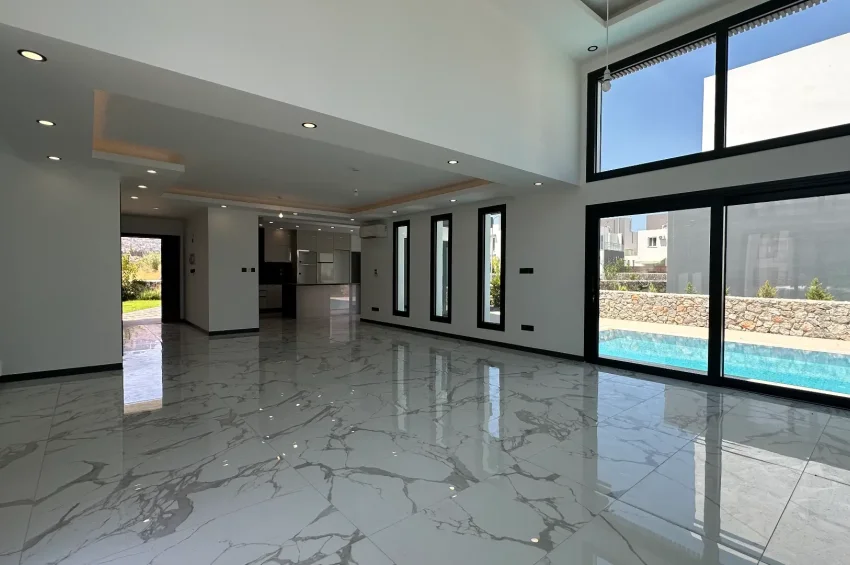 4 Bedroom Villa for Sale in Karşıyaka, Kyrenia, Walking Distance to the Sea, Access to 5★ Complex Facilities