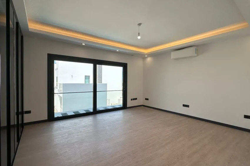 4 Bedroom Villa for Sale in Karşıyaka, Kyrenia, Walking Distance to the Sea, Access to 5★ Complex Facilities