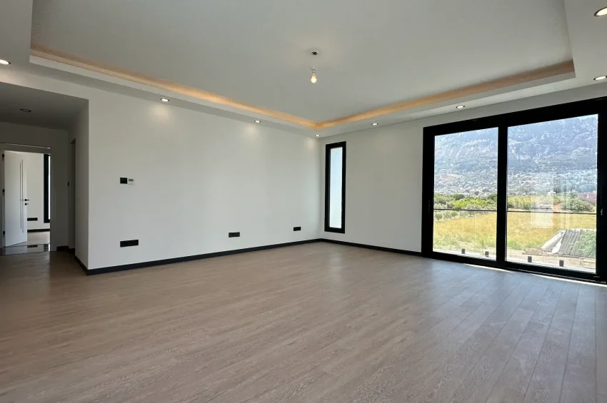4 Bedroom Villa for Sale in Karşıyaka, Kyrenia, Walking Distance to the Sea, Access to 5★ Complex Facilities
