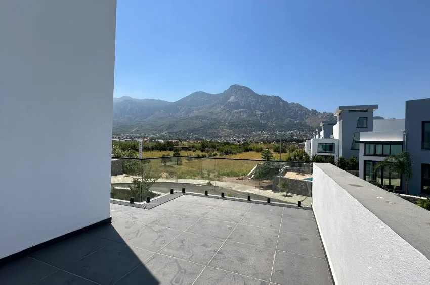 4 Bedroom Villa for Sale in Karşıyaka, Kyrenia, Walking Distance to the Sea, Access to 5★ Complex Facilities