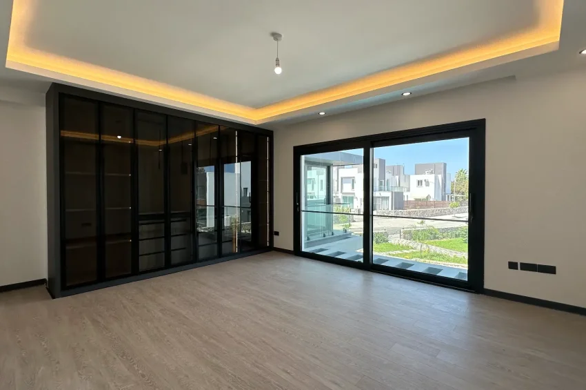 4 Bedroom Villa for Sale in Karşıyaka, Kyrenia, Walking Distance to the Sea, Access to 5★ Complex Facilities