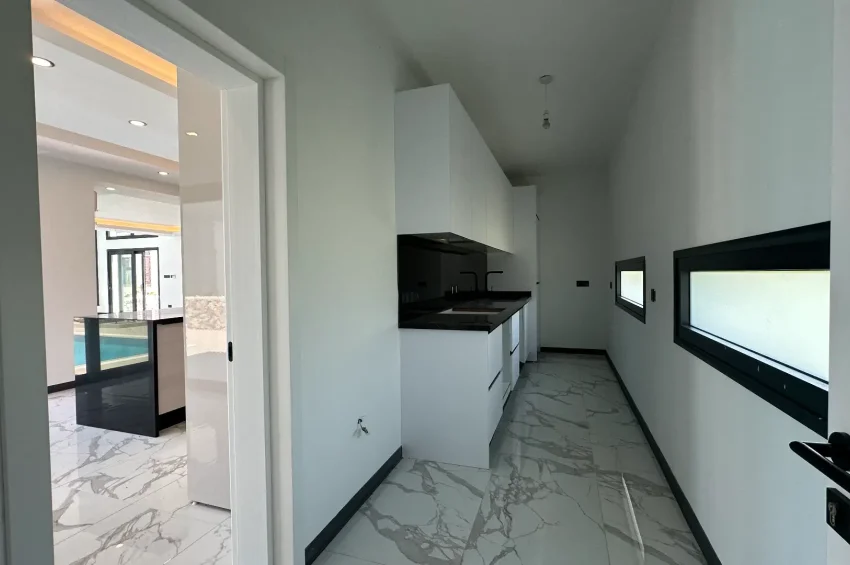 4 Bedroom Villa for Sale in Karşıyaka, Kyrenia, Walking Distance to the Sea, Access to 5★ Complex Facilities