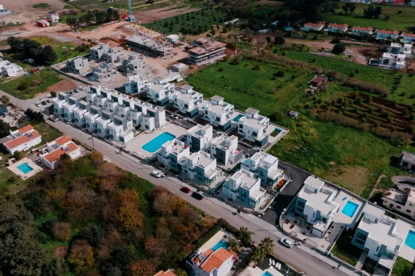 4 Bedroom Villa for Sale in Karşıyaka, Kyrenia, Walking Distance to the Sea, Access to 5★ Complex Facilities