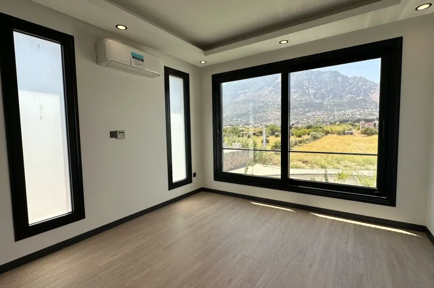 4 Bedroom Villa for Sale in Karşıyaka, Kyrenia, Walking Distance to the Sea, Access to 5★ Complex Facilities