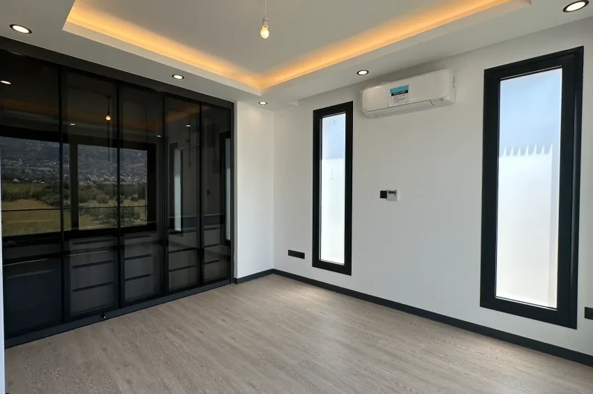 4 Bedroom Villa for Sale in Karşıyaka, Kyrenia, Walking Distance to the Sea, Access to 5★ Complex Facilities