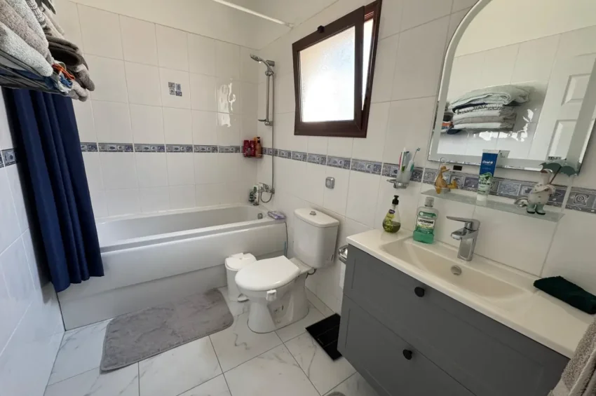 Parvilla med 3 sovrum i Tatlisu, gemensam pool och privat trädgård