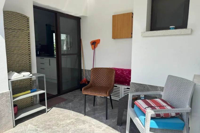Parvilla med 3 sovrum i Tatlisu, gemensam pool och privat trädgård