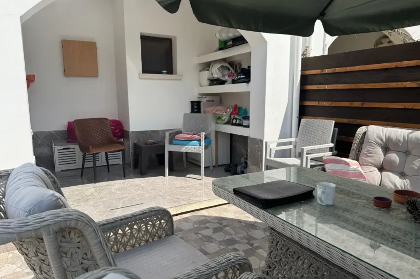 Parvilla med 3 sovrum i Tatlisu, gemensam pool och privat trädgård