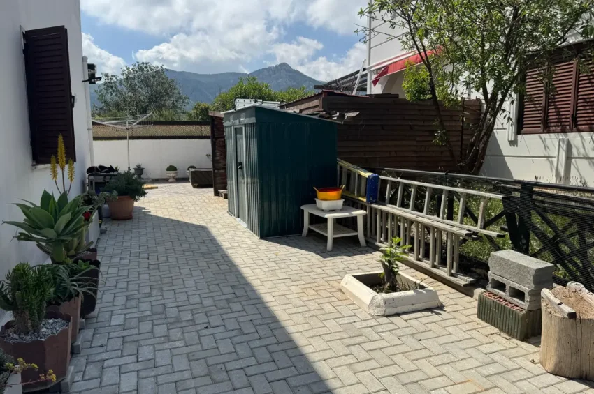 Parvilla med 3 sovrum i Tatlisu, gemensam pool och privat trädgård