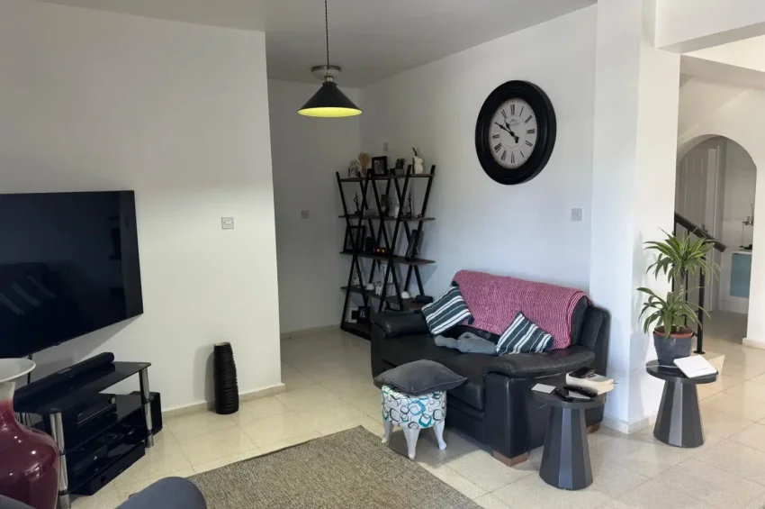 Parvilla med 3 sovrum i Tatlisu, gemensam pool och privat trädgård