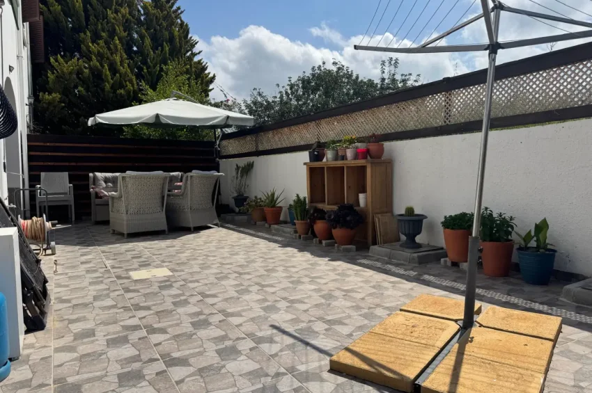 Parvilla med 3 sovrum i Tatlisu, gemensam pool och privat trädgård