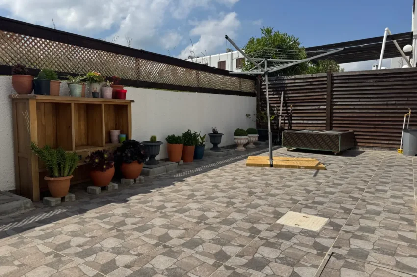 Parvilla med 3 sovrum i Tatlisu, gemensam pool och privat trädgård