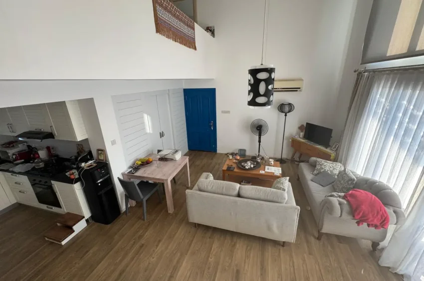 Loftlägenhet med 2 sovrum i markplan i Bahçeli – Stor terrass och sociala faciliteter i området