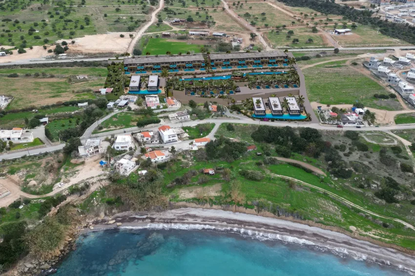 2 Yatak Odalı Zemin Kat Daire, Denize Yürüme Mesafesinde, Bahçeli'de Resort İçerisinde