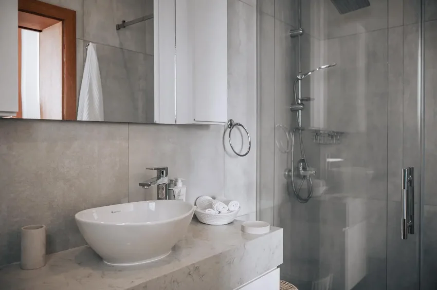 Penthouseleilighet med 2 soverom i et boligkompleks ved sjøen med gulvvarme + jacuzzi