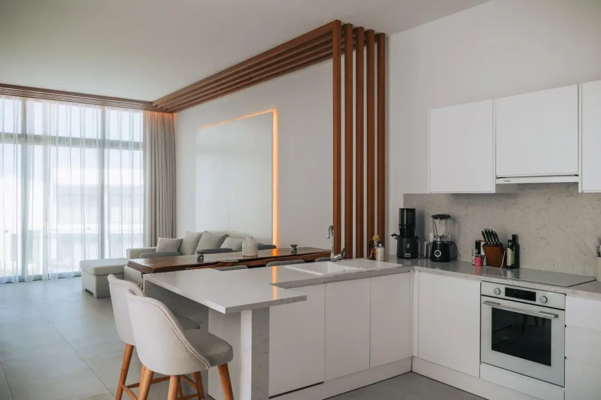 Penthouseleilighet med 2 soverom i et boligkompleks ved sjøen med gulvvarme + jacuzzi