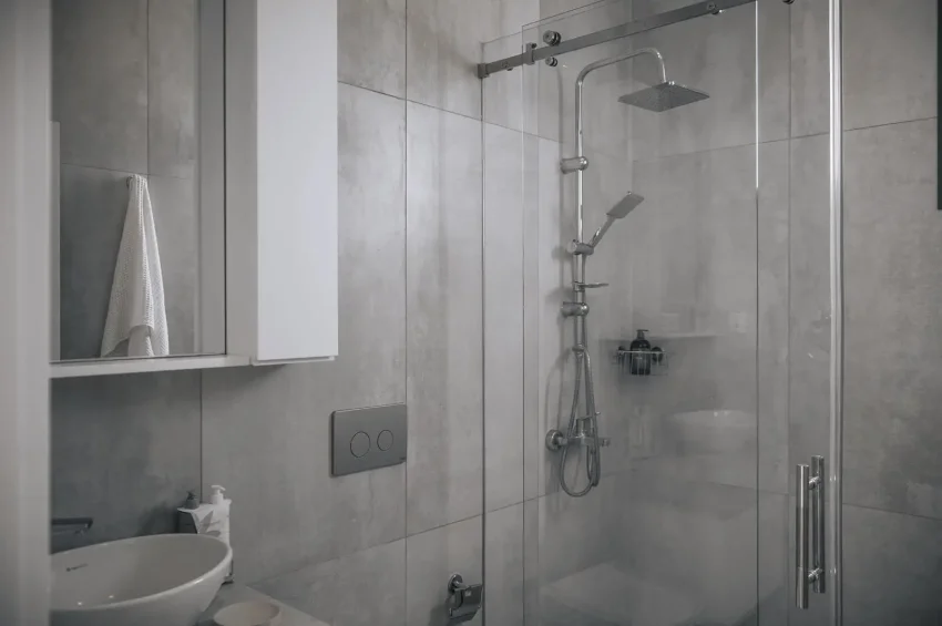 Penthouseleilighet med 2 soverom i et boligkompleks ved sjøen med gulvvarme + jacuzzi