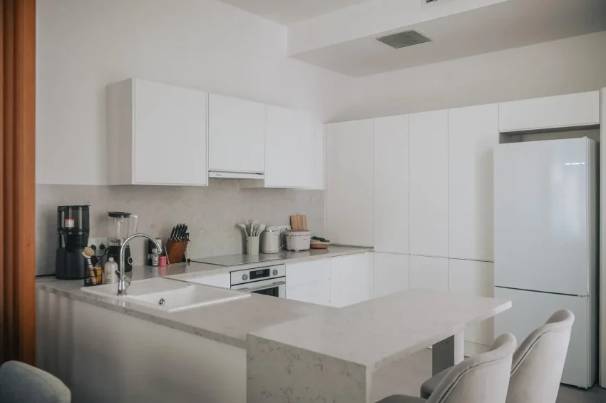 Penthouseleilighet med 2 soverom i et boligkompleks ved sjøen med gulvvarme + jacuzzi