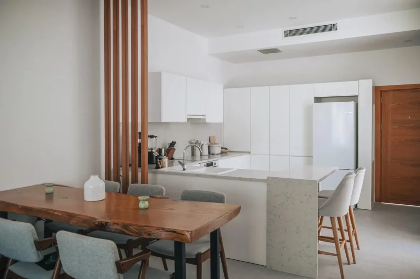 Penthouseleilighet med 2 soverom i et boligkompleks ved sjøen med gulvvarme + jacuzzi