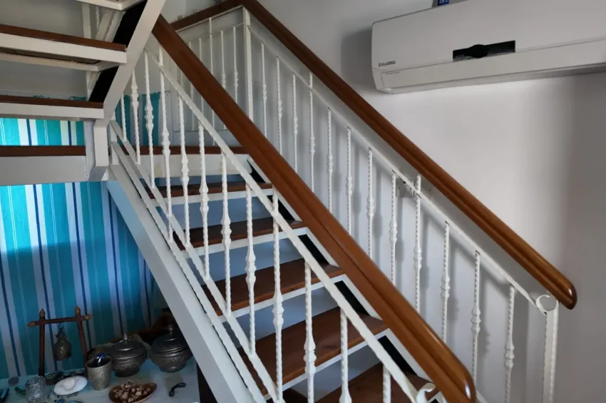 Voll möblierte Triplex-Eckwohnung mit 2 Schlafzimmern + Auto inklusive