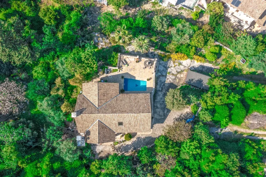 Stenvilla på 1 640 m² tomt i Baspınar, Lapta