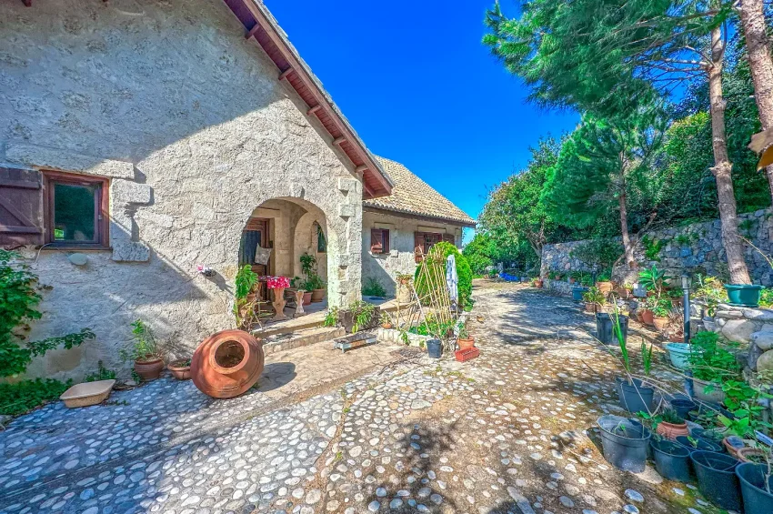Stenvilla på 1 640 m² tomt i Baspınar, Lapta