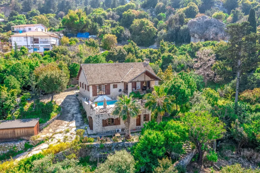 Stenvilla på 1 640 m² tomt i Baspınar, Lapta