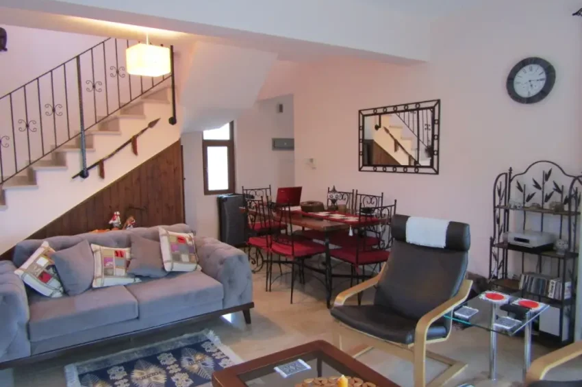 Villa med 3 soverom, privat basseng og sjø- og fjellutsikt i Esentepe