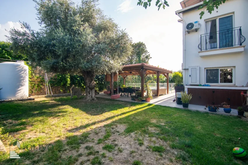 Przestronna willa rodzinna z 5 sypialniami w Ozanköy, Kyrenia | Basen 10 × 4 m, panele słoneczne i przygotowana instalacja centralnego ogrzewania