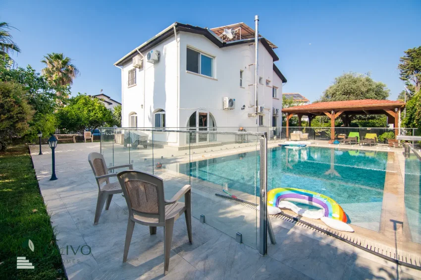 Przestronna willa rodzinna z 5 sypialniami w Ozanköy, Kyrenia | Basen 10 × 4 m, panele słoneczne i przygotowana instalacja centralnego ogrzewania