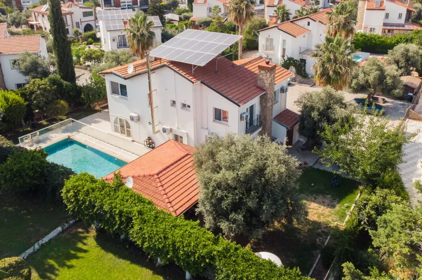 Przestronna willa rodzinna z 5 sypialniami w Ozanköy, Kyrenia | Basen 10 × 4 m, panele słoneczne i przygotowana instalacja centralnego ogrzewania