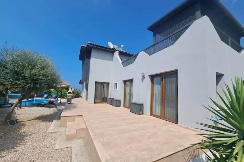 3-Bedroom Villa with Private Pool in Esentepe | Roof Terrace, Jacuzzi and Central Heating Infrastructure