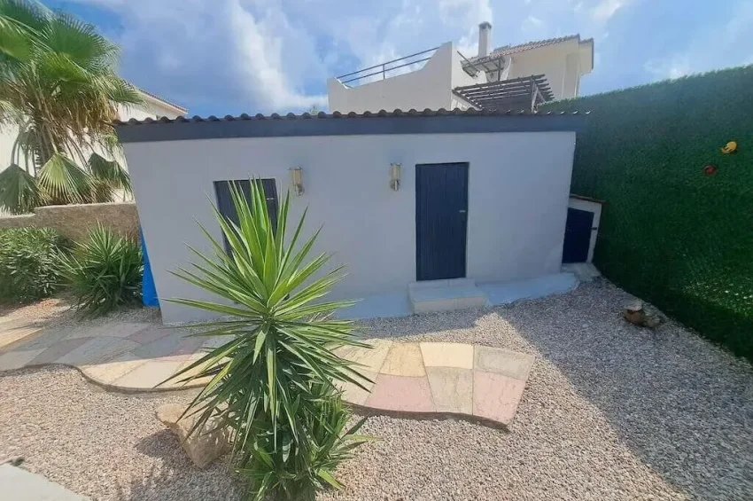 3-Bedroom Villa with Private Pool in Esentepe | Roof Terrace, Jacuzzi and Central Heating Infrastructure